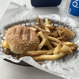 Chicken sandwich with fries & fresh lemonade Chicken sandwich with fries & fresh lemonade