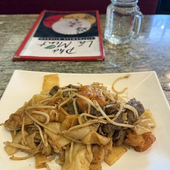La Mint - Vietnamese Kitchen - Combination Chow Fun. It was crazy good. Best I've ever had. - Vietnamese Near Me - Reno, Nevada