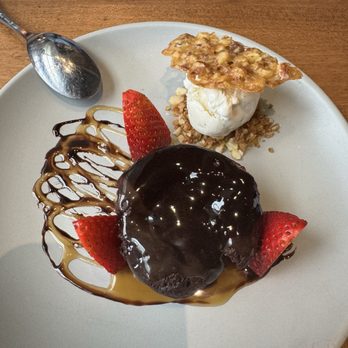 Earls Kitchen + Bar - New American Near Me - Bellevue, Washington Earls Kitchen + Bar - New American Near Me - Bellevue, Washington