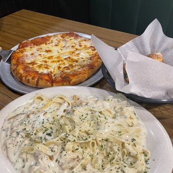 Anthony's Pizza & Pasta - Chicken Fettuccini Alfredo with Garlic Knots - Pizza Near Me - Riverdale, Georgia Anthony's Pizza & Pasta - Chicken Fettuccini Alfredo with Garlic Knots - Pizza Near Me - Riverdale, Georgia