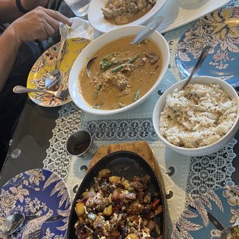 CARiN de RiA - Oxtail Kare Kare, Lechon Sisig, Fried Garlic Rice - Filipino Near Me - Encinitas, California