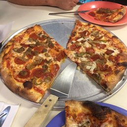 Half meat lovers/half supreme Half meat lovers/half supreme