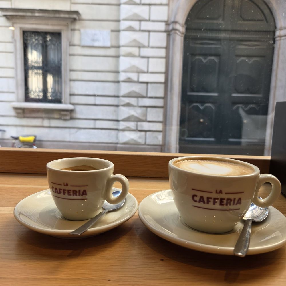 La Cafferia - Cappuccino (2€) - Cafes Near Me - Como, Colorado