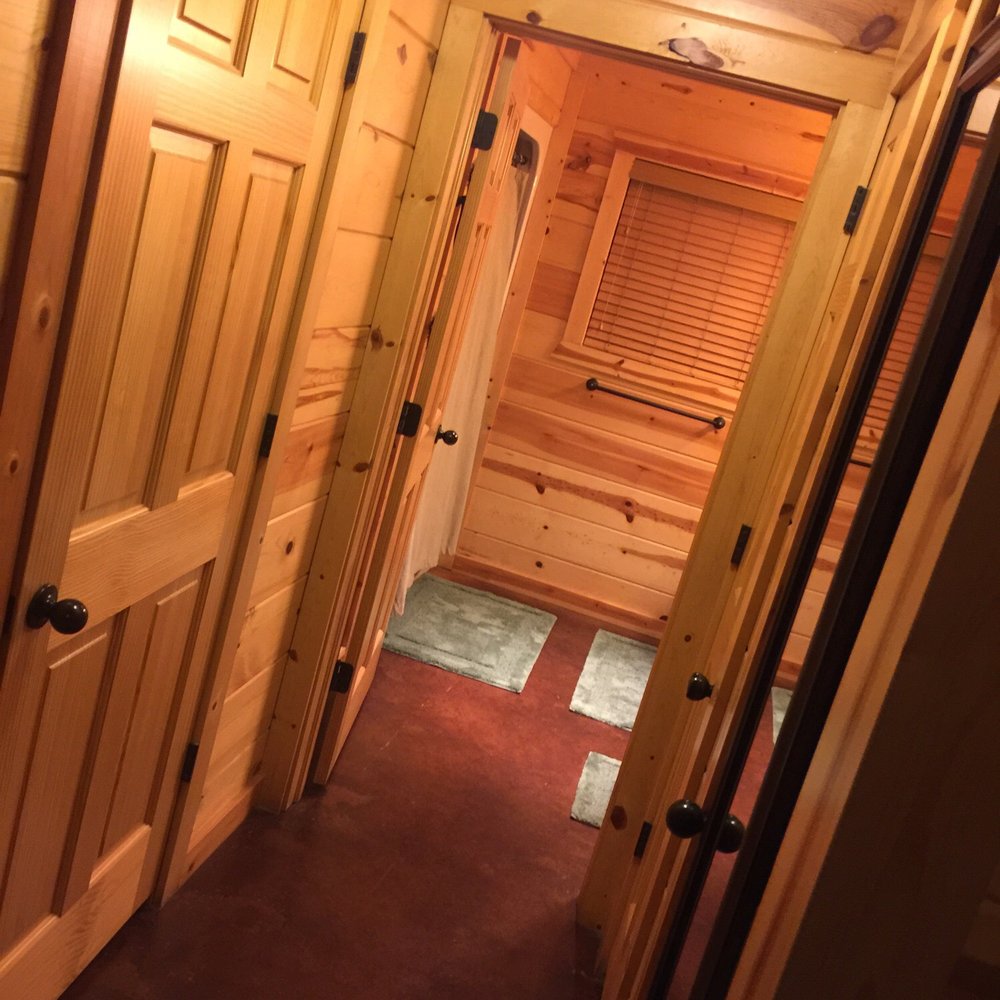 Escape 2 Broken Bow - Master suite bathroom-AMAZING GRACE CABIN - Property Management Near Me - Broken Bow, Oklahoma