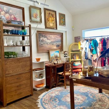Slater St Antiques - Vintage inspired room - Antiques Near Me - Merriam, Kansas Slater St Antiques - Vintage inspired room - Antiques Near Me - Merriam, Kansas