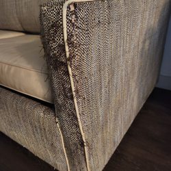 La Quinta by Wyndham Hinesville - Fort Stewart - Lovely couch in the suite.