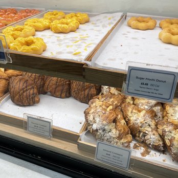 Paris Baguette - a variety of pastries on display - Bakeries Near Me - Queens, New York Paris Baguette - a variety of pastries on display - Bakeries Near Me - Queens, New York