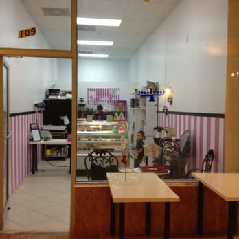 Mmmm Cupcakes - the inside of a restaurant - Cupcakes Near Me - Miami, Florida