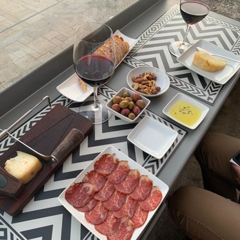 Wine Quay Bar - Wine Bars Near Me - Porto, 13 Wine Quay Bar - Wine Bars Near Me - Porto, 13