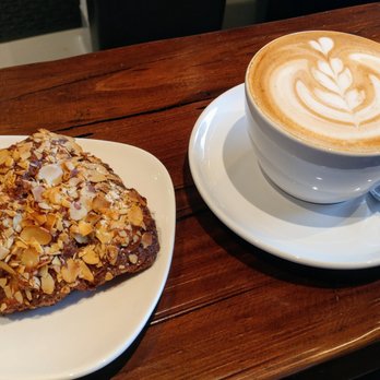 Barefoot Coffee Roasters - Pumpkin Pie Spiced Latte & Almond Croissant - Coffee & Tea Near Me - Solana Beach, California
