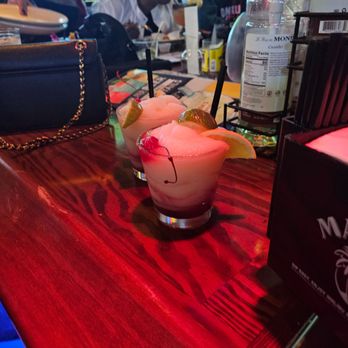 Bubba's 33 - Frozen sangria margaritas - Pizza Near Me - Glen Burnie, Maryland