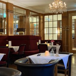 Schlosscafe - Indoor seating