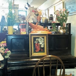 Upstairs Art Gallery - Lots to see in this second floor gallery