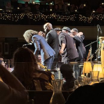 Dimitriou's Jazz Alley - Kenny G and his bandmates - Jazz & Blues Near Me - Seattle, Washington