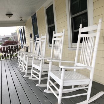 Admiral Dewey Inn - Rocking chairs on the porch - Hotels Near Me - Wakefield, Rhode Island Admiral Dewey Inn - Rocking chairs on the porch - Hotels Near Me - Wakefield, Rhode Island