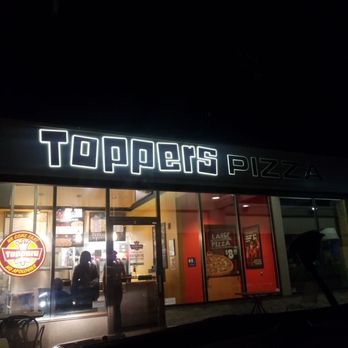 Toppers Pizza - outside of restaurant at night - Pizza Near Me - Fox Point, Wisconsin Toppers Pizza - outside of restaurant at night - Pizza Near Me - Fox Point, Wisconsin