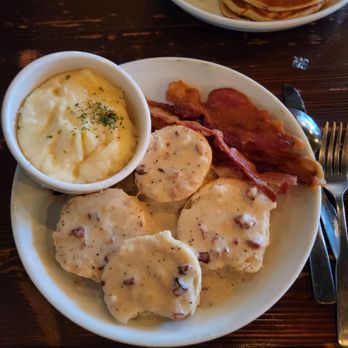 Craft Grill Breakfast Club - Biscuit and gravy plate with bacon and grits - Breakfast & Brunch Near Me - Tomball, Texas