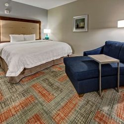 Hampton Inn Summerville - Guest room