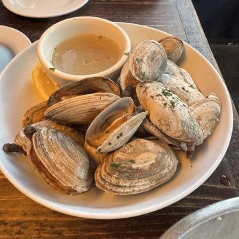 Mabels Lobster Claw - Steamers - Seafood Near Me - Kennebunkport, Maine