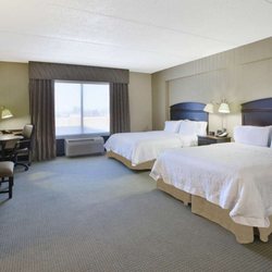 Hampton Inn & Suites Plattsburgh - Guest room