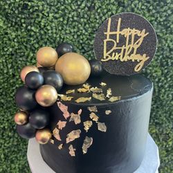 Andi Cakes - Un pastel muy elegante  Black & Golden , Tall Round Cake