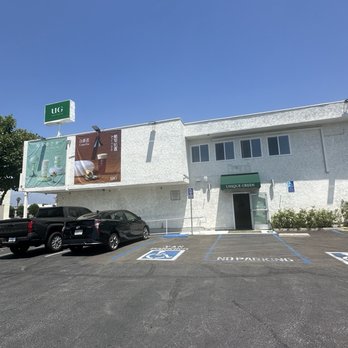 UG Tea - Outside parking lot - Bubble Tea Near Me - San Gabriel, California