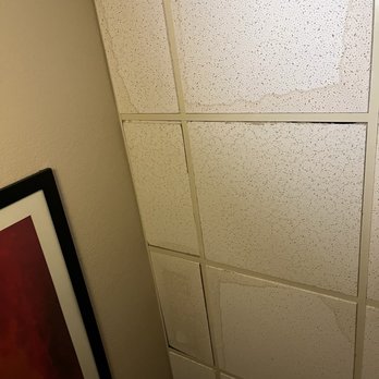 Holiday Manor - Water stains on ceiling - Hotels Near Me - McPherson, Kansas