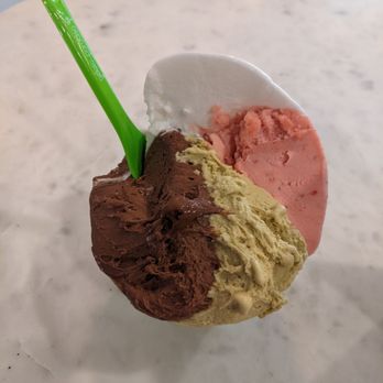 Gelato Paradiso - Super cute 'whirl'! Dark choco hazelnut (12/10), pistachio (12/10), strawberry (10/10), lemon (7/10). - Desserts Near Me - Austin, Texas Gelato Paradiso - Super cute 'whirl'! Dark choco hazelnut (12/10), pistachio (12/10), strawberry (10/10), lemon (7/10). - Desserts Near Me - Austin, Texas
