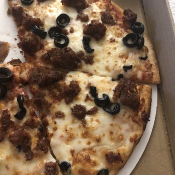 Hernando's Pizza Pub - Gluten free traditional with sausage and olives - Pizza Near Me - Winter Park, Colorado Hernando's Pizza Pub - Gluten free traditional with sausage and olives - Pizza Near Me - Winter Park, Colorado