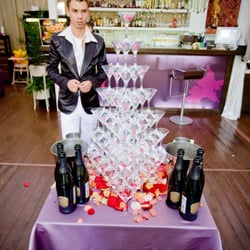 Slick Bartender - Champagne pyramid !