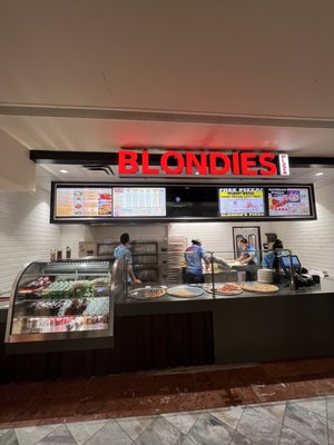 Blondie’s Pizza by null