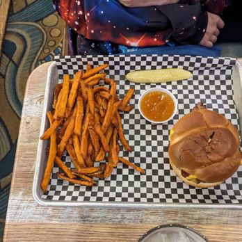 Three Li'l Pigs Barbeque - Barbeque Near Me - Daleville, Virginia