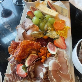 Bar 1608 - Charcuterie with local cheeses and meats - Wine Bars Near Me - Quebec City, Quebec Bar 1608 - Charcuterie with local cheeses and meats - Wine Bars Near Me - Quebec City, Quebec
