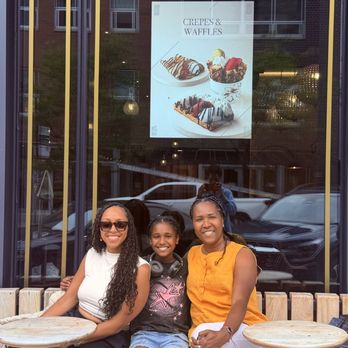 Amorino - Happy customers - Desserts Near Me - Chicago, Illinois