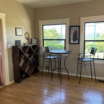Happy Dayz Vineyard - Wine Tasting Room Near Me - Penryn, California Happy Dayz Vineyard - Wine Tasting Room Near Me - Penryn, California