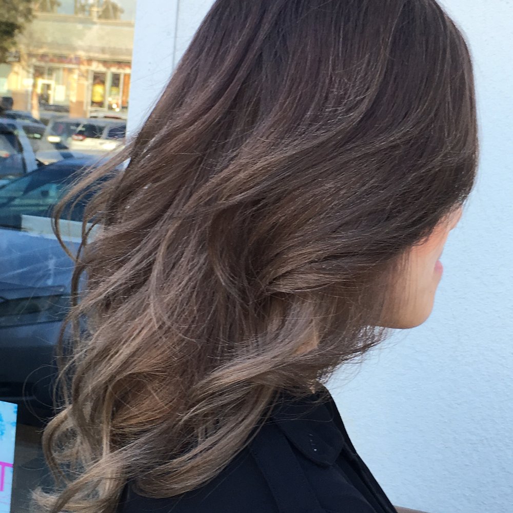 Crop Salon - Natural lighting. - Hair Salons Near Me - Alameda, California