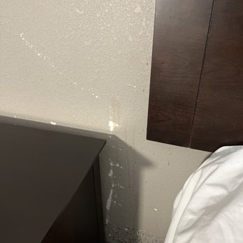 Gateway Inn - Stains all down the walls - Hotels Near Me - Merrick, New York