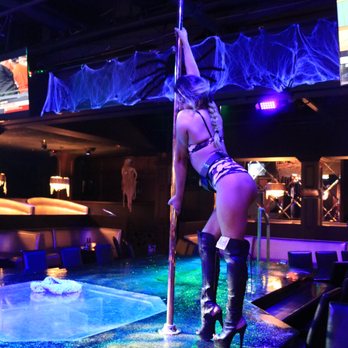 Qinni yalash video Mushukda dick bilan sperma