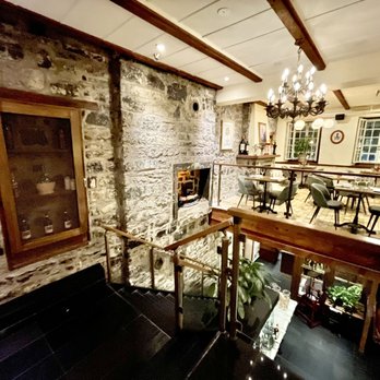 JACOPO - a view of a dining room and kitchen - Cocktail Bars Near Me - Montreal, Quebec JACOPO - a view of a dining room and kitchen - Cocktail Bars Near Me - Montreal, Quebec