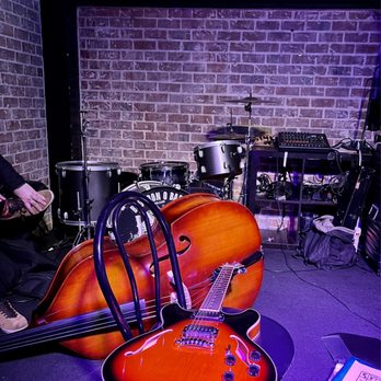 Bourbon 'O' Bar - o guitars and a bass - Jazz & Blues Near Me - New Orleans, Louisiana Bourbon 'O' Bar - o guitars and a bass - Jazz & Blues Near Me - New Orleans, Louisiana