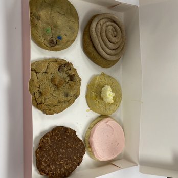 Crumbl - Novi - Bakeries Near Me - Novi, Michigan