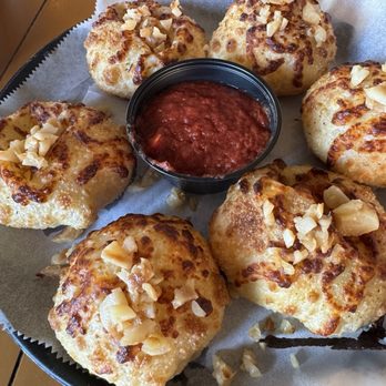 TailGate Brewery Music Row - Garlic Knockers - Pizza Near Me - Nashville, Tennessee TailGate Brewery Music Row - Garlic Knockers - Pizza Near Me - Nashville, Tennessee