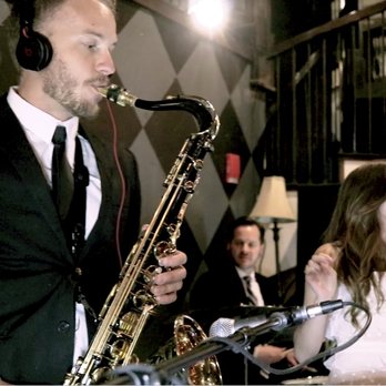Echo Talent Management - Gold Standard at a restaurant performance. - Musicians Near Me