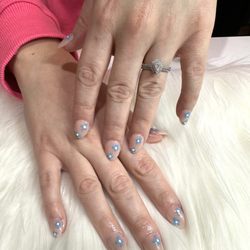 Vivid Beauty Company  - Short almond acrylic set with art