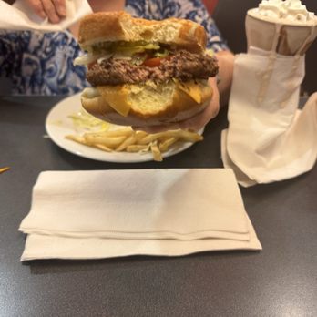 Dolly’s Burgers and Shakes - Best cheeseburger on the planet - Burgers Near Me - Cincinnati, Ohio Dolly’s Burgers and Shakes - Best cheeseburger on the planet - Burgers Near Me - Cincinnati, Ohio