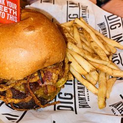 Montana's BBQ & Bar
