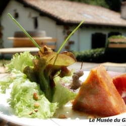 Le Musée du Gateau Basque - Assiette Gourmande le midi sur la terrasse de la Bodega.