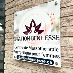Station Bene esse - Enseigne extérieure Station Bene esse - Maître Reiki, Massothérapeute agréée en polarité et lithothérapeute