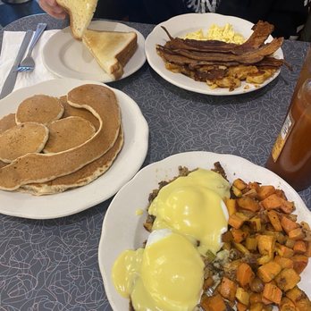 Glen's Dinette - Farmer's breakfast, kids pancakes, and basic plate. - American Near Me - Babylon, New York Glen's Dinette - Farmer's breakfast, kids pancakes, and basic plate. - American Near Me - Babylon, New York