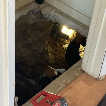 Drain Force Plumbing - Working in holes - Plumbing Near Me - Los Angeles, California